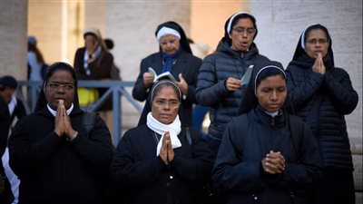 الإيمان البسيط.. مشاعر أمل وتواصل حي رغم لحظة الوداع في جنازة البابا فرنسيس