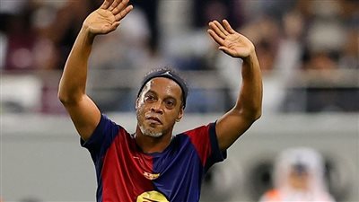 رونالدينيو يوجه رسالة تحفيزية لنجوم برشلونة قبل معركة الكلاسيكو