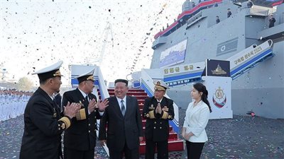 مدمرة جديدة لتعزيز قدرات كوريا الشمالية البحرية وزعيمها يهدد الولايات المتحدة