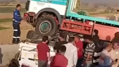 إصابة 16 شخصا في حادث تصادم سيارتين ميكروباص وتريلا بالشرقية