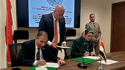 المصرية لنقل الكهرباء توقع عقد خطوط ربط محطة سكاتك الشمسية بالشبكة القومية