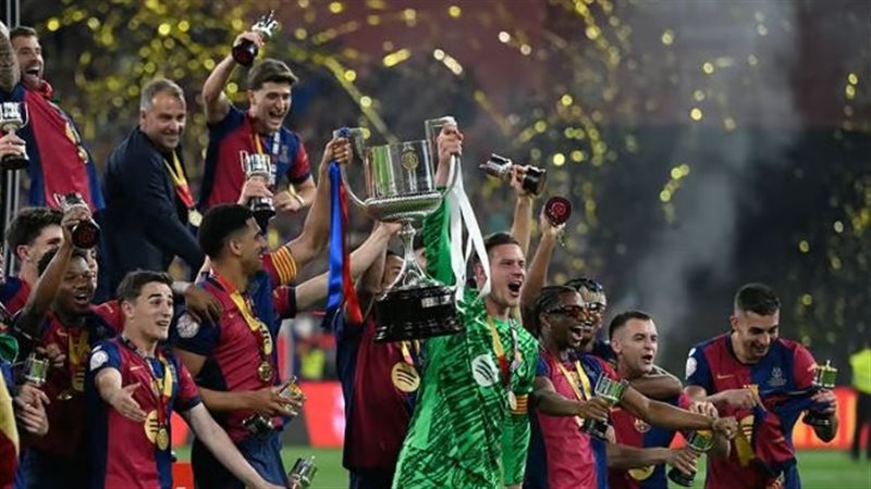 برشلونة يتوج بطلا