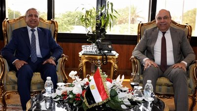 وزارة الطيران والأكاديمية العربية توقعان بروتوكولًا لتأهيل الكوادر 