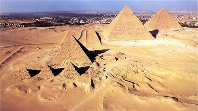 مصر تؤسس نيفيرا لتطوير مشروع سياحي ضخم بجوار الأهرامات
