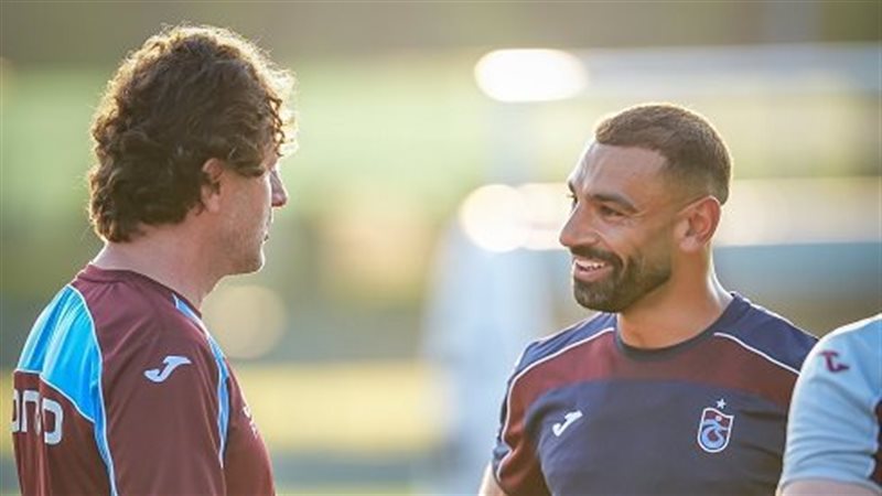 محمد صلاح ومدرب طرابزون