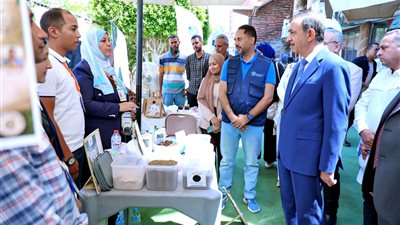 محافظ سوهاج يفتتح معرض إدارة وتحويل المخلفات الزراعية 