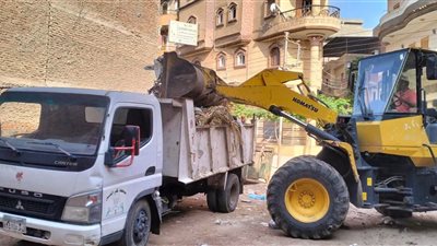 إصلاح كشافات الإنارة وتكثيف حملات النظافة بمدينة بيلا بكفر الشيخ| صور