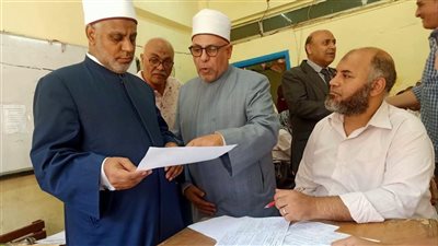 رئيس قطاع المعاهد الأزهرية يتابع أعمال تصحيح الابتدائية والإعدادية بالقاهرة