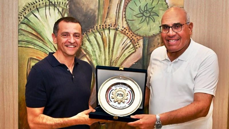 محافظ أسوان يلتقي