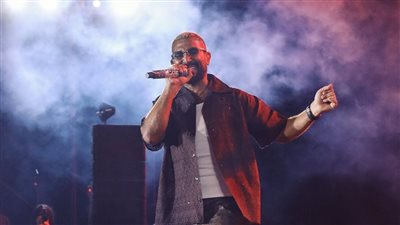 مفاجآت غنائية واستعراضات بصرية.. تفاصيل حفل أحمد سعد في يلا ساحل