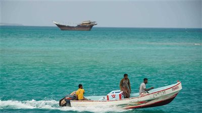 اليمن: 4 قتلى في هجوم حوثي بصواريخ باليستية على سفينة بباب المندب