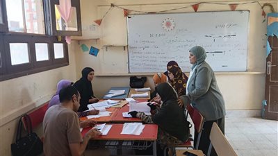 مدير عام المواد الثقافية بمنطقة السويس الأزهرية تتفقد أعمال تصحيح الاعدادية 