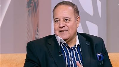 «اكتبلي أغاني زي دي».. جمال الشاعر يكشف أول لقاء جمعه بالهضبة عمرو دياب