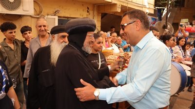 محافظ القليوبية يهنئ الأنبا مرقس بصوم السيدة العذراء بكنيسة مسطرد بشبرا الخيمة