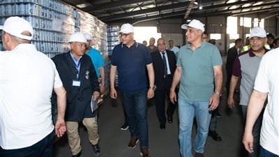 وزير الإنتاج الحربي يتفقد مصنع 10 الحربي بالإسكندرية ويؤكد: العاملون ركيزة أساسية لرفع الإنتاجية 