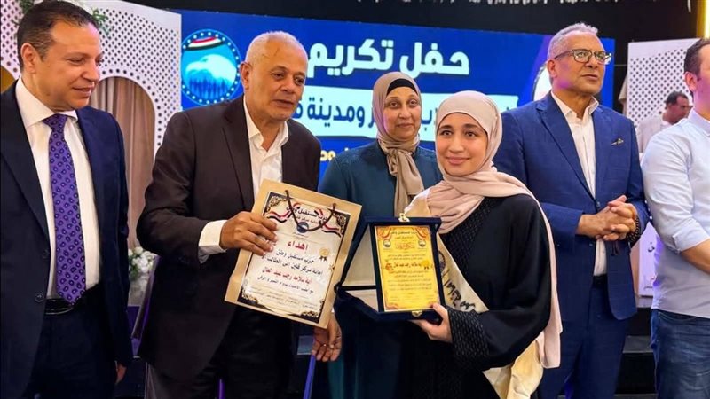 تكريم الطلاب المتفوقين