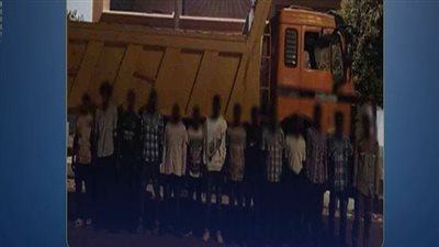 ضبط 14 أجنبيا وسائق سيارة نقل في واقعة تهريبهم لتفادي ارتكاز أمني بأسوان