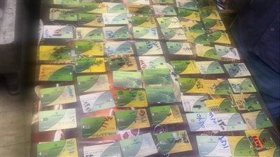 تموين قنا يضبط 141 بطاقة تموينية و30 جوال دقيق مدعم قبل بيعها بالسوق السوداء