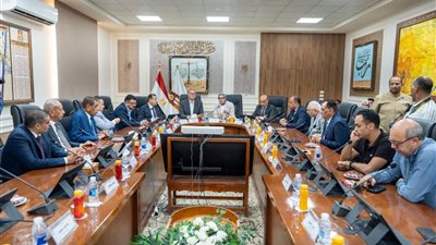 وزير البترول و محافظ الوادي الجديد يشهدان توقيع إنشاء مدرسة متخصصة في التعدين