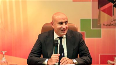 محمد عبداللطيف: لا مبرر لوجود طالب لا يجيد القراءة والكتابة
