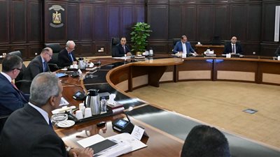 رئيس الوزراء يتابع مستجدات إعداد البرنامج الوطني للتحول الاقتصادي