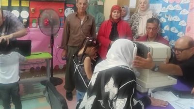 مدير عام المواد الثقافية بأزهر السويس تتابع القافلة الطبية للعيون 