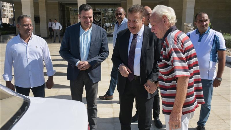 محافظ بورسعيد مع