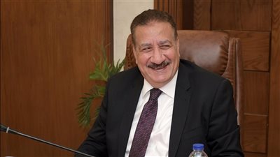 محافظ بورسعيد يوجّه بحصر المحلات الشاغرة بالأسواق ويكلف بإقامة أسواق حضارية 