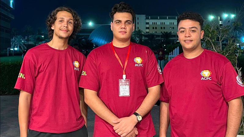 فريق طلاب جامعة كفر
