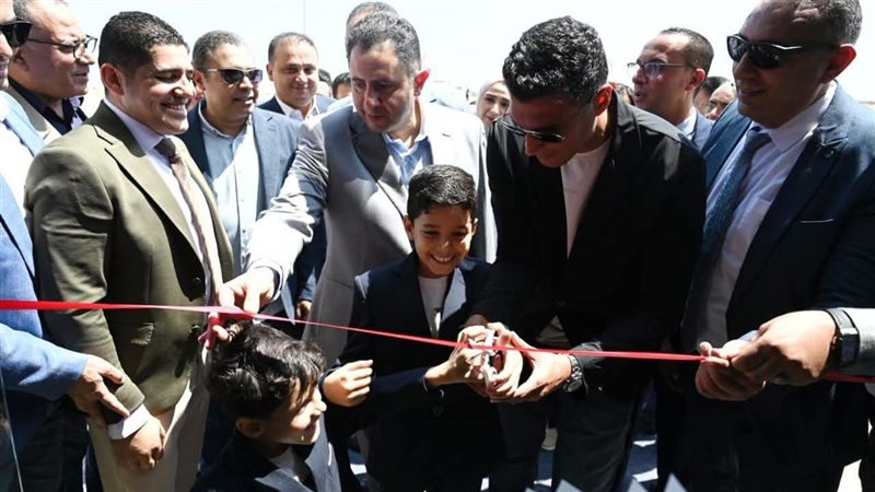 وزير الصناعة ومحافظ