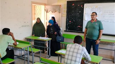 مدير عام المواد الثقافية تتفقد امتحانات الدور الثاني للثانوية الأزهرية بالسويس