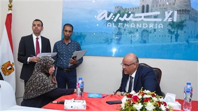 محافظ الإسكندرية يعقد اللقاء الجماهيري لبحث شكاوى أهالي أحياء الجمرك وغرب