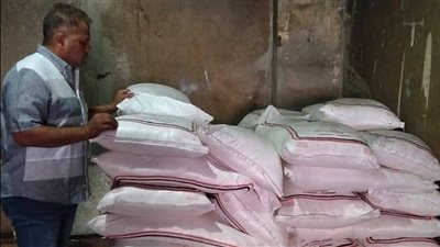 ضبط 32.5 طن دقيق مدعم و126 طن دواجن ومصنعاتها خلال حملات تموينية بالجيزة