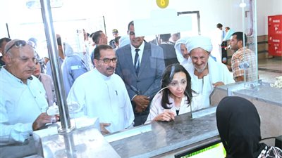 توجيهات مشددة من محافظ البحيرة لتوفير الخدمات التموينية بقرية الحمراء