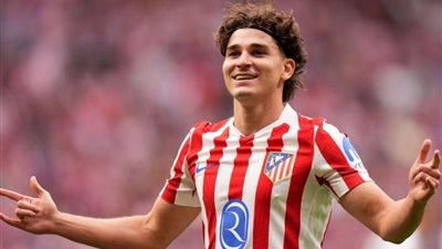 أتلتيكو مدريد يحسم مستقبل مهاجمه جوليان ألفاريز..وموقفه النهائي من عرض برشلونة