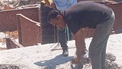 إزالة سقف دور أول علوي مخالف بقرية قومبانية أبو قير بكفر الدوار 