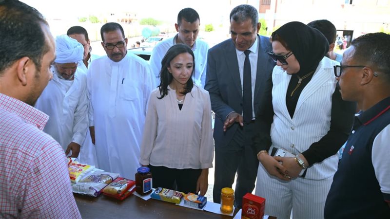 محافظ البحيرة تتفقد