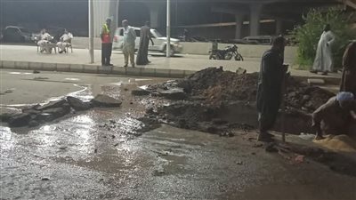 انتهاء أزمة كسر خط المياه بعد 7 ساعات عمل في الزينية بالأقصر