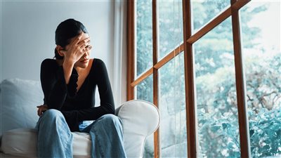 5 عادات نفسية تستنزف طاقتكِ يوميًا.. تخلصي منها لاستعادة هدوئك