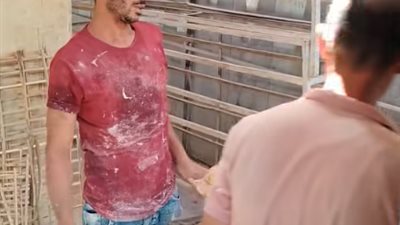 «شغال بالحب».. استغاثة من عامل فرن بتوزيع الخبز للمعارف وترك الأهالي