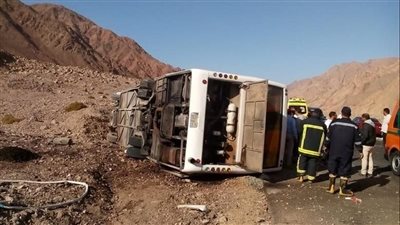 محافظ جنوب سيناء يتابع تداعيات حادث انقلاب أتوبيس بمدينة نويبع منذ اللحظات الأولى