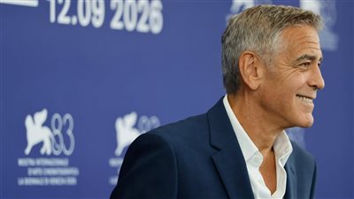 جورج كلوني يفوز بجائزة الأسد الذهبي في مهرجان فينيسيا السينمائي بدورته الـ 83