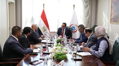 وزير الصحة يبحث توطين صناعة الأجهزة الطبية المتقدمة ونقل التكنولوجيا إلى مصر