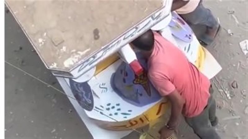بائع آيس كريم