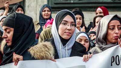 حملة فرنسية تتضامن مع المحجبات رفضًا لغرامات الحجاب.. ما القصة؟