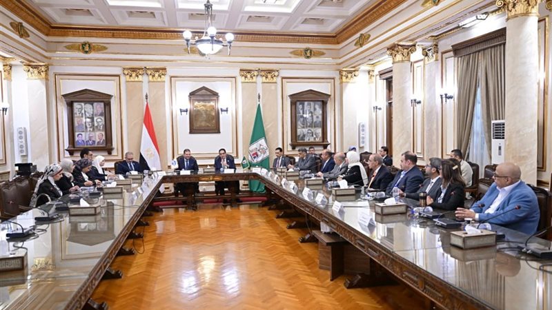 خلال الاجتماع