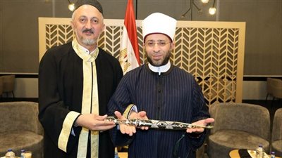 وزير الأوقاف يلتقي مفتي شرق جورجيا على هامش مؤتمر دار الإفتاء