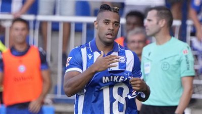 ماريانو دياز يستعيد بريقه مع ألافيس ويقدم بداية استثنائية في الدوري الإسباني