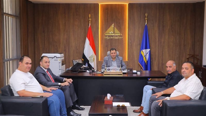 محافظ دمياط يبحث