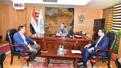 محافظ الفيوم يبحث آليات تطوير ورفع كفاءة الطريق الدائري